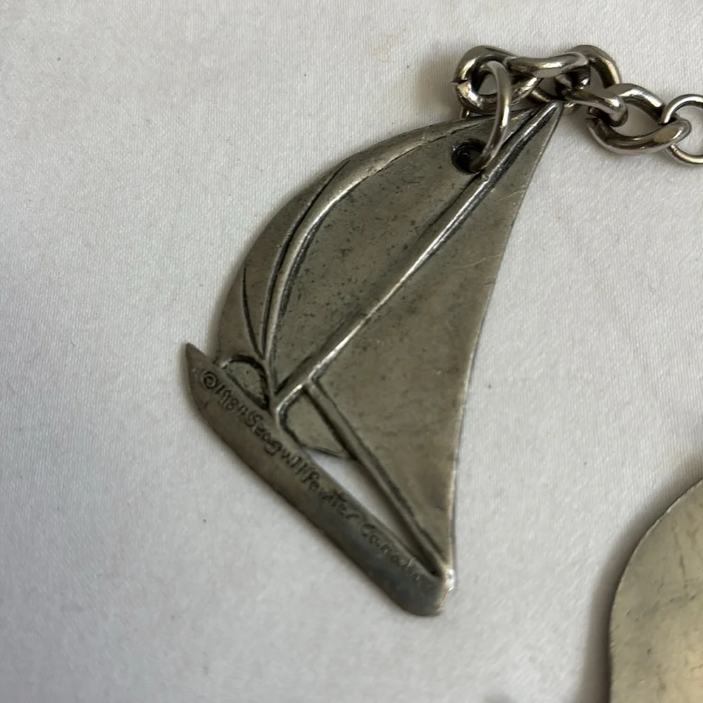 Vintage 1980s lot of signed pewter figures and pins - Picture 9 of 10